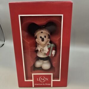 Lenox Disney Showcase Collection Christmas Ornament.... Surprise for Mickey.